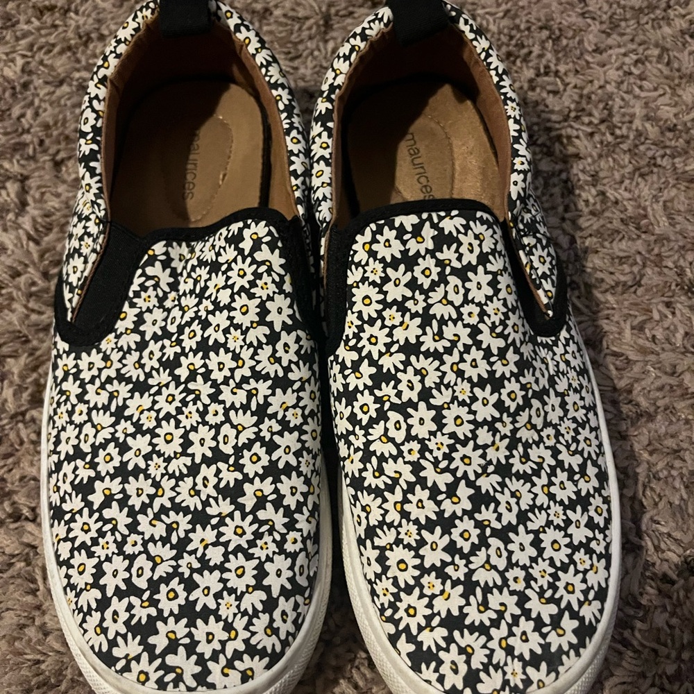 Floral slip-on women’s shoes. Black and white.
